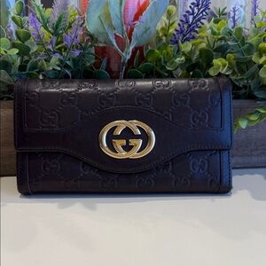 Gucci Guccissima Leather Continental Wallet With Gold-Tone Interlocking G Logo.